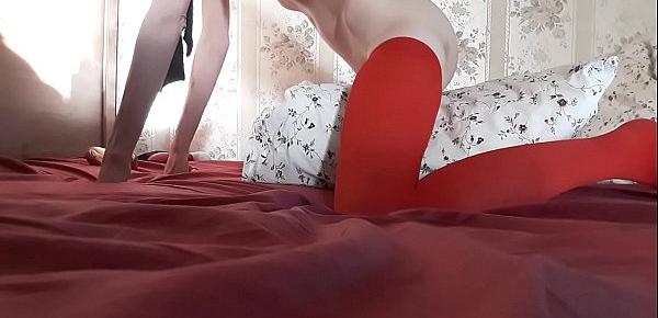  Amateur model masturbates roughly on the pillow